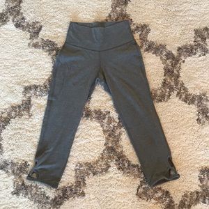 Gray workout leggings crop